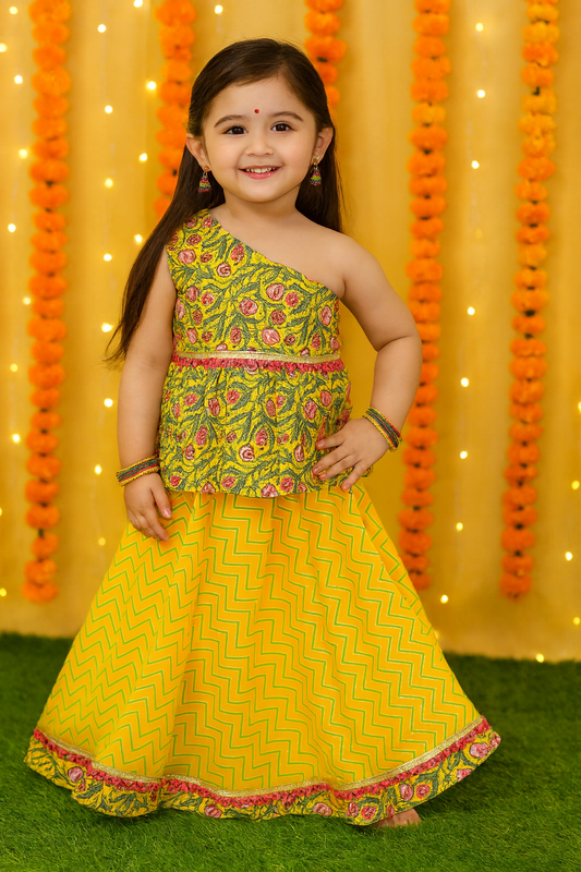 Girl's ethnic wear in wholesale